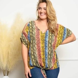 New Junior's Boutique cute multicolor Snake print knot top